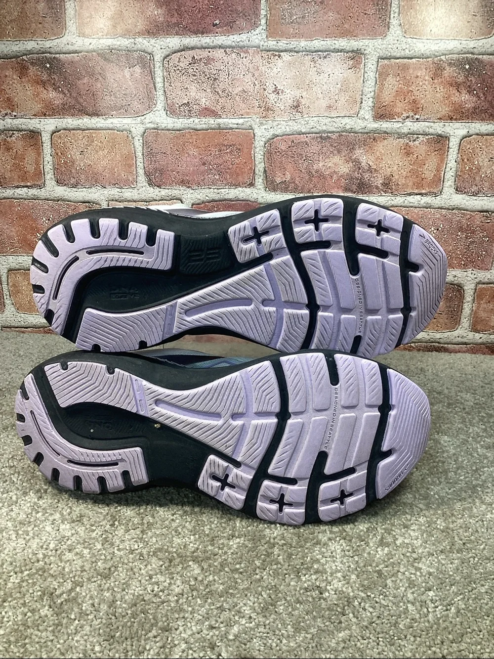 Brooks Adrenaline GTS 23 women’s running shoes sneakers size 8.5